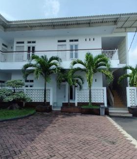 Banjar House | Backyard Guest House