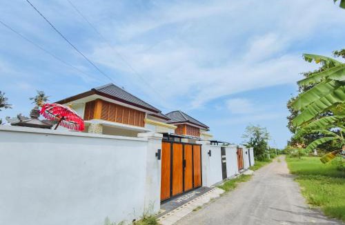 Kayu Putih Villa | Bali Lovina Karuna Villa with Garden