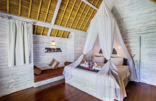 Mushroom Bay Resort | Bay Shore Huts