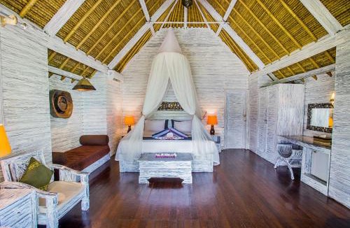 Mushroom Bay Resort | Bay Shore Huts