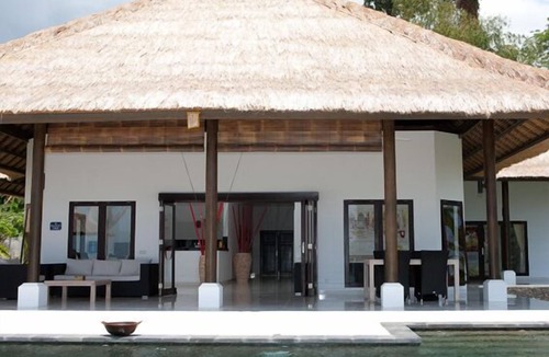 Umeanyar Villa | Beachfront Luxurious Villa with pool in Lovina