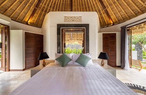 Kekeran Villa | Blissful Hideaway: Secluded Resort Paradise