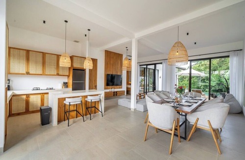 Melayang Villa | Brand New Chic 3BR Villa+Large Pool+Top Location
