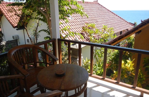 Amed House | Bukit Indah Home Stay