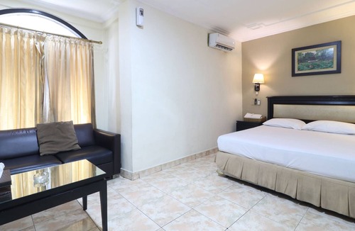Kayu Putih Hotel | C'One Hotel Pulomas Powered by Archipelago