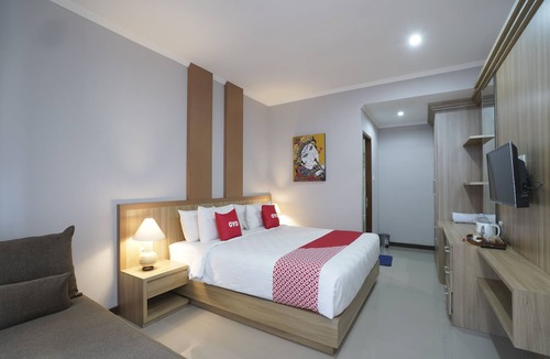 Renon Hotel | Capital O 2166 Elitya Stay