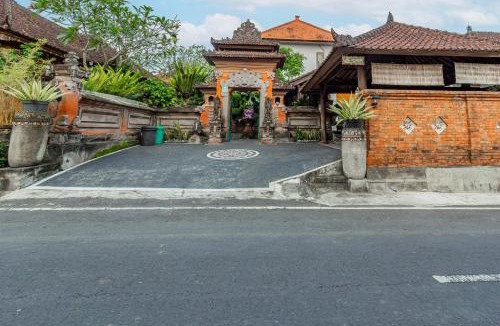 Mekar Bhuwana Hotel | Capital O 94011 Binhari Guest House