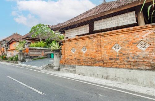 Mekar Bhuwana Hotel | Capital O 94011 Binhari Guest House