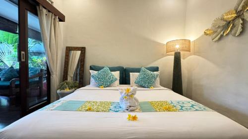 Sunset Road Villa | CASA PINARAK 1 I 3BR Private Villa near Seminyak