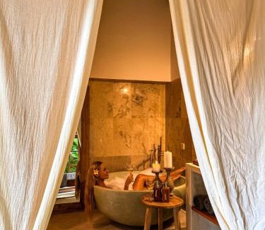 Sayan Bed & Breakfast | Chakra Living Sayan - Bali Maison