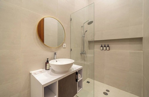 Sanur Villa | Chic 2BR Villa in 300m to the Ocean w Pool+Rooftop