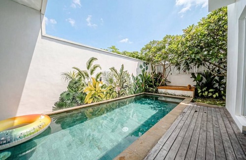 Mumbul Villa | Chic 3BR in Nusa Dua w Ocean View+Cinema+Rooftop
