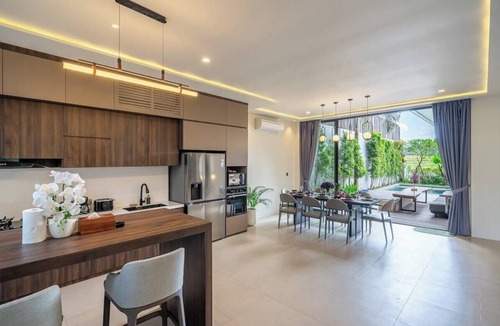 Padonan Villa | Chic 4BR Villa w/Private Massage Room & Huge Pool