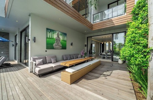 Padonan Villa | Chic 4BR Villa w/Private Massage Room & Huge Pool