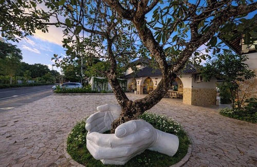 Sanur Apartment | Chic Apartment Next to Sanur Beach + Pool & Garden