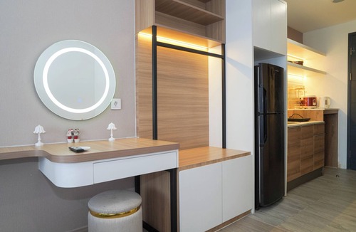 Panunggangan Utara Apartment | Chic Brown Touch Studio At Apartment Collins Boulevard