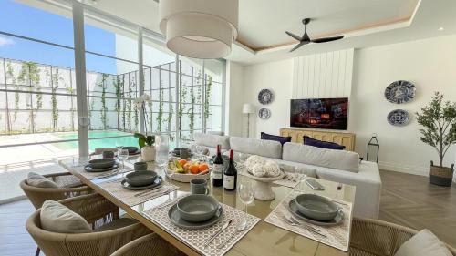 Sei Pinang Villa | Chic & Spacious 4BR Luxury Villa with Pool