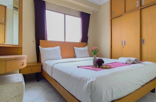 Suko Manunggal Apartment | Classic And Warm 2Br At Apartment Taman Beverly