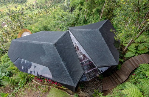 Klungkung Villa | Cliffside Bamboo Villa – Heated Pool & Stunning View