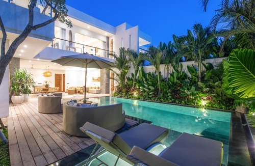 Berawa Villa | Coastal Elegance 4BR Villa, 400m to Finns