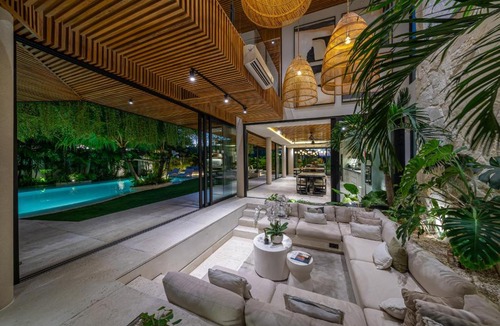 Berawa Villa | CocoBay Bali - 8-Bedroom Villa in Berawa, Canggu