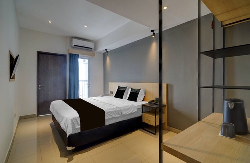 Bendungan Hilir Hotel | Collection O near Stadion Utama Gelora