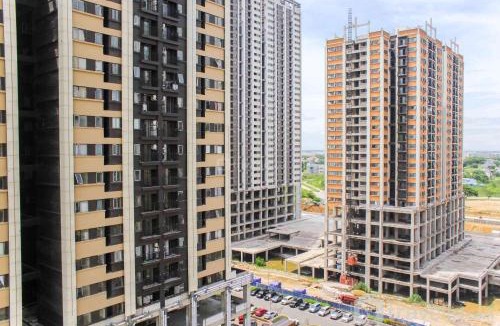 Cikarang Apartment | Comfort 1BR with Dining Room at Meikarta Apartment By Travelio