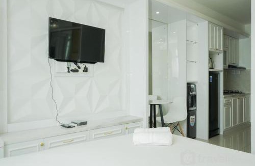 Cikokol Apartment | Comfort and Modern Studio at Tree Park Cikokol Apartment By Travelio
