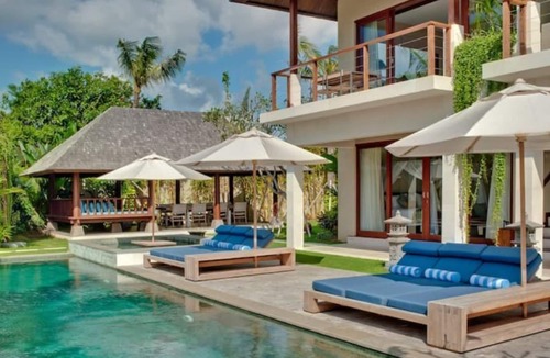 Batubelig Villa | Comfort Luxury 4BR Family Villa 200M Walk to Beach