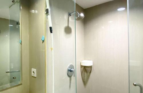 Jatinegara Apartment | Comfort Stay and Homey 2BR Apartment at H Residence By Travelio