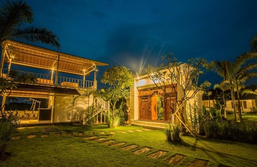 Mushroom Bay Cottage | Comfortable Wooden Cottage in Lembongan, Walk Distance to Beach