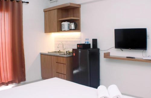 Jatinegara Apartment | Comfy and Strategic Studio Apartment at Bassura City By Travelio