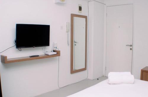 Jatinegara Apartment | Comfy and Strategic Studio Apartment at Bassura City By Travelio