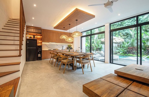 Batubelig House | Contemporary 5BR Luxury Villa – 400m to the Shore