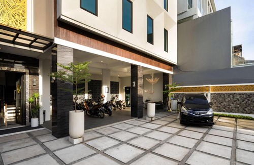 Kebon Jeruk Hotel | Cove Tripuri