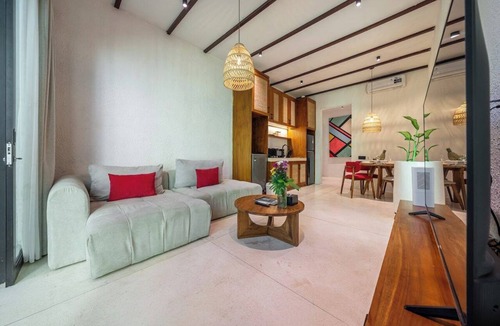Penestanan House | Cozy 2BR Flat in Ubud's Centre w Pool & Kitchen