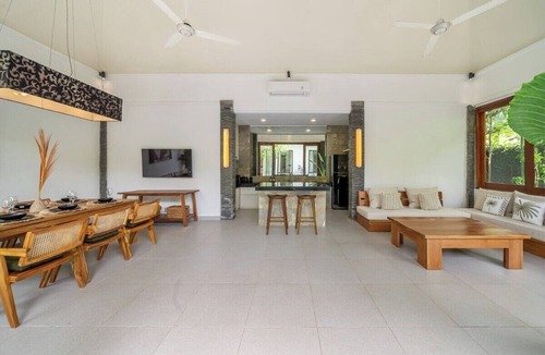 Kerobokan Villa | Cozy 2BR near Canggu's Beaches w Pool & Garden