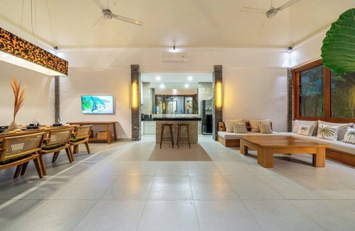 Kerobokan Villa | Cozy 2BR near Canggu's Beaches w Pool & Garden