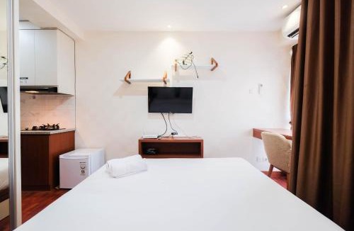 Kayu Putih Apartment | Cozy and Simply Studio Tifolia Apartment near Kelapa Gading By Travelio