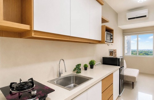 Kedungmanggu Apartment | Cozy And Trendy 1Br At Apartment Royal Sentul Park