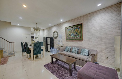 Cilandak House | Cozy Deluxe Stay Near RS Fatmawati with Free WiFi
