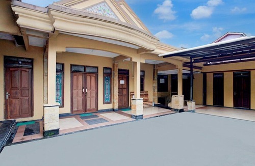 Balikpapan House | Cozy Double Escape W/Free WiFi and Parking