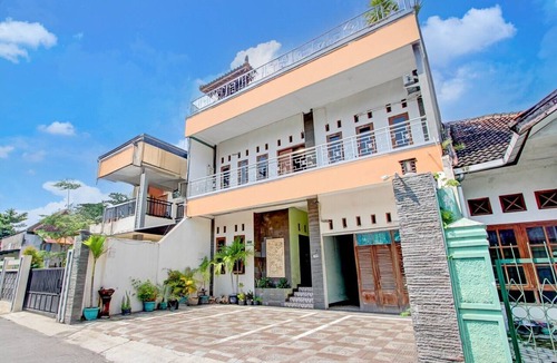 Gedongkiwo House | Cozy Double Escape W/Free WiFi and Parking