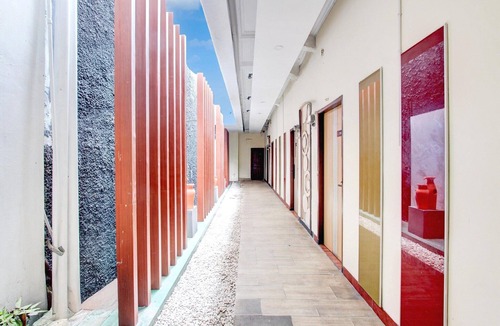 Depok House | Cozy Double Escape W/Free WiFi and Parking