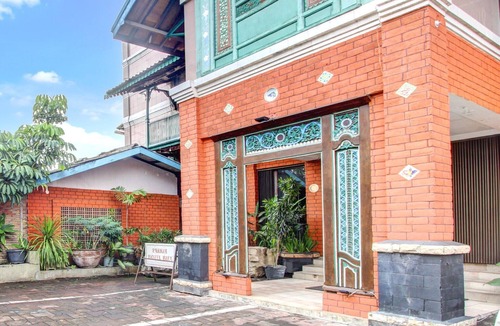 Yogyakarta House | Cozy Double Escape W/Free WiFi and Parking
