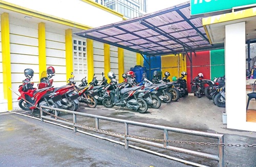 East Jakarta House | Cozy Double Escape W/Free WiFi and Parking