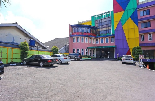 Jakarta House | Cozy Double Escape W/Free WiFi and Parking