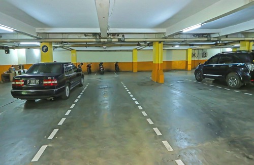 Jakarta House | Cozy Double Escape W/Free WiFi and Parking
