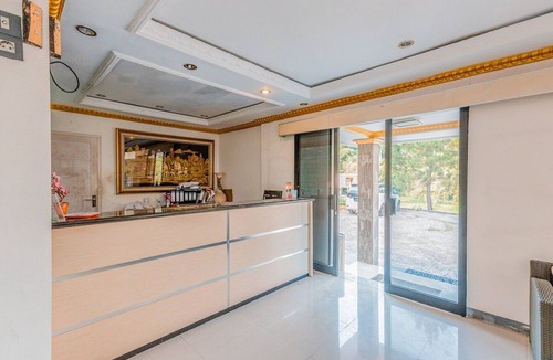 Megamendung House | Cozy Double Escape W/Free WiFi and Parking