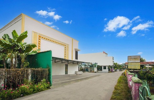 Palembang House | Cozy Double Escape with Free WiFi and Parking